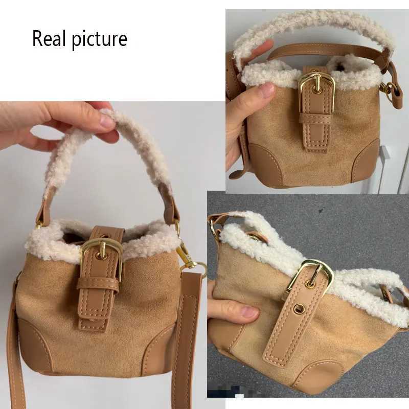 Womens Bags Bucket Shoulder Handbag Autumn Winter Vintage Versatile Lamb Wool Handbag Elegant Fashion Crossbody Bag WholesaleT251206