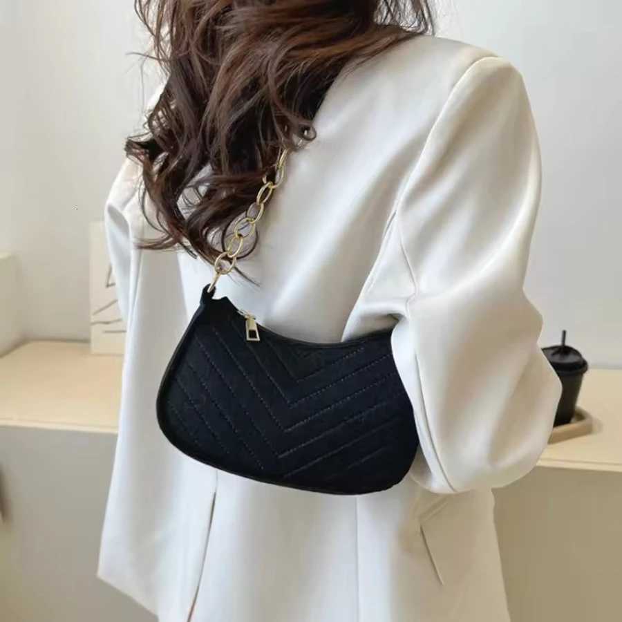 Trend Mini Shoulder Bags For Women Fashion Felt Womens Bag Design Advanced Underarm Handbags Beautiful Purses Crescent SaddleBaT251205