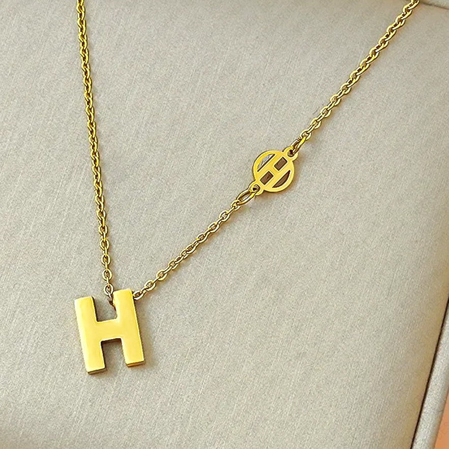 Designer Necklace Necklace for Women Letter Initial Necklaces Gold Chain Layered Luxury Jewlery Designer for Women Elegant Timeless Pendant Gift Spark