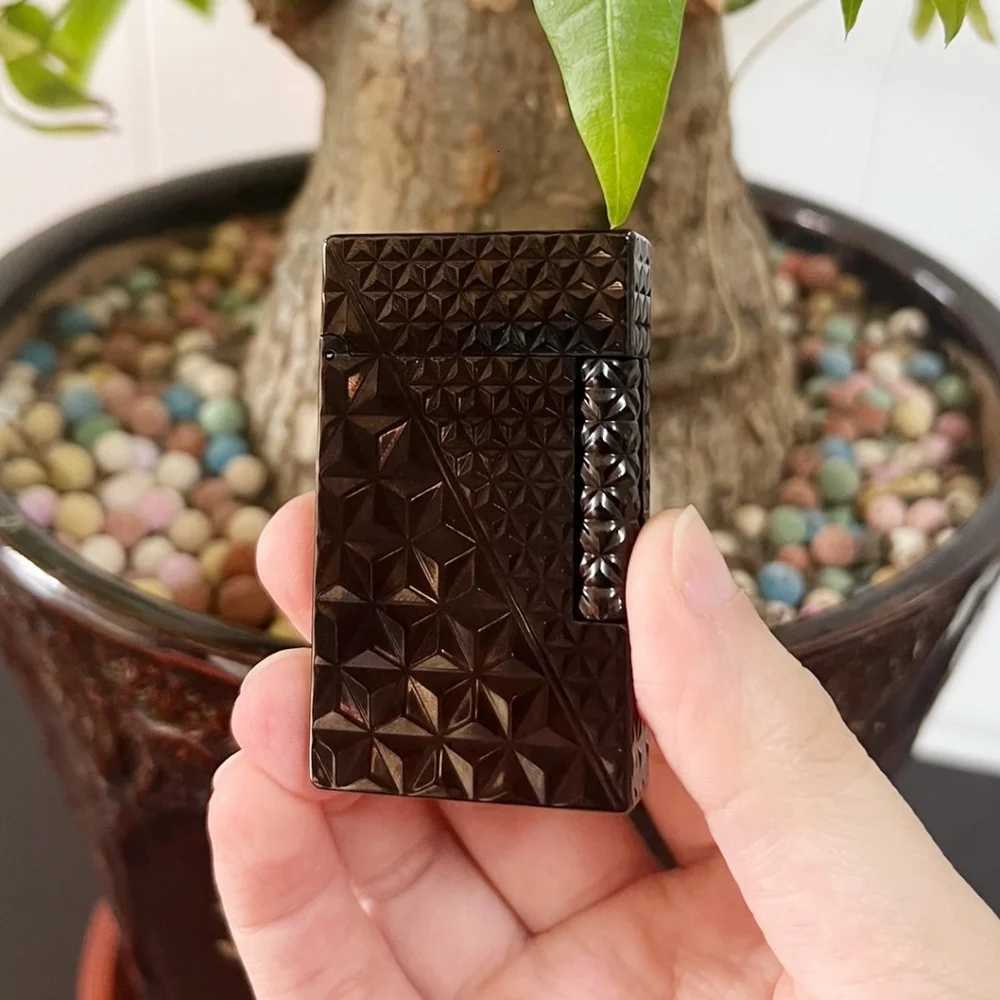 Luxury brand cust lighter with diamond flame grid design refillable ces with cust smoking accessories H251206