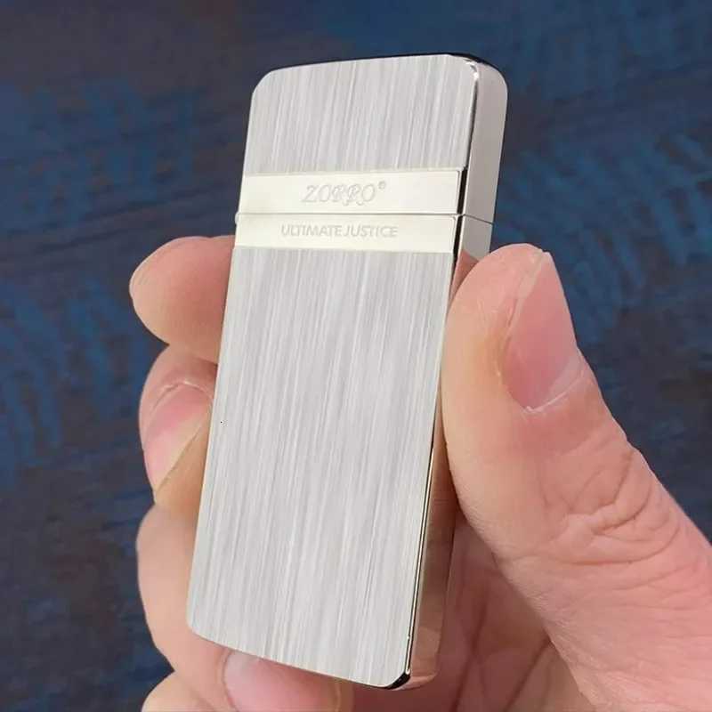 Vintage Carved Wheel Premium Lighter Metal Windproof tra Thin e Copper Oil Lighter for Men Gifts Smoking Accessories H251206