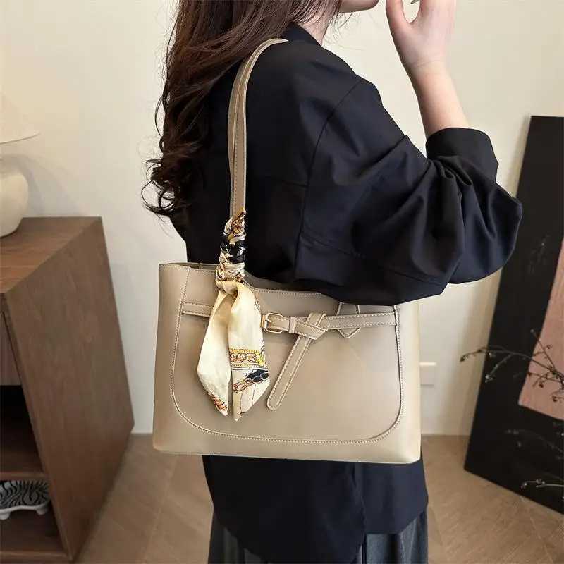 Retro Commuter Shoulder Bag Fashion Simple PU Leather Tote Bag Underarm Bag Female Versatile Large Capacity HandbagT251205