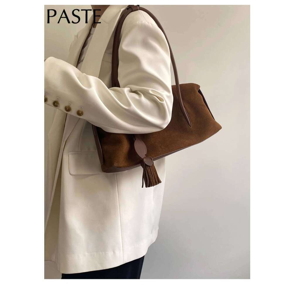 Luxury Bag Designer Shoulder Bags Totes Hobo Hot Sale Chic Tassel Design Armpit Bag Caramel Coffee Color High End Suede Cow Leather Women Handbag Wint