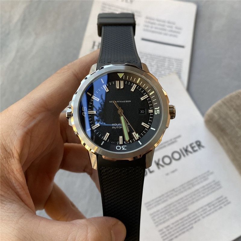 43mm Luxury Automatic mechanical Watch for MenPilot Series casual Fashion Men premium Automatic calendar Mechanical Watch Black leather strap ic016