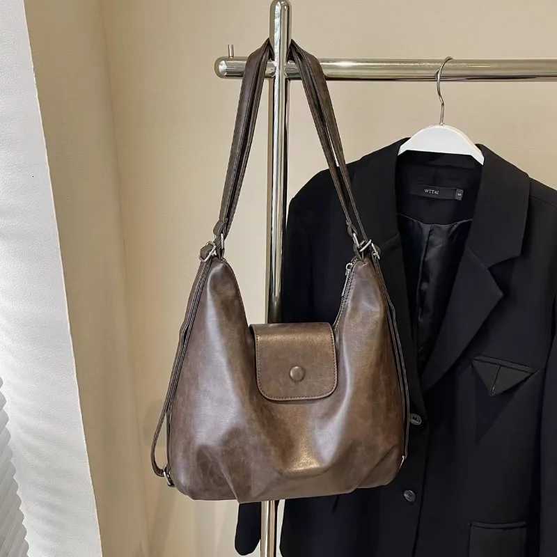 Vintage Shoulder Bag Women Large Capacity Backpack Tote Bag New Autumn Winter Commuter Bag Retro DesignT251205