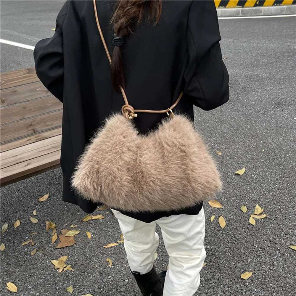 Korea Premium Elegant HandbagFashionable Autumn Winter Plush Shoulder Bag Lightweight Large Capacity Commuting Crossbody BagT251206