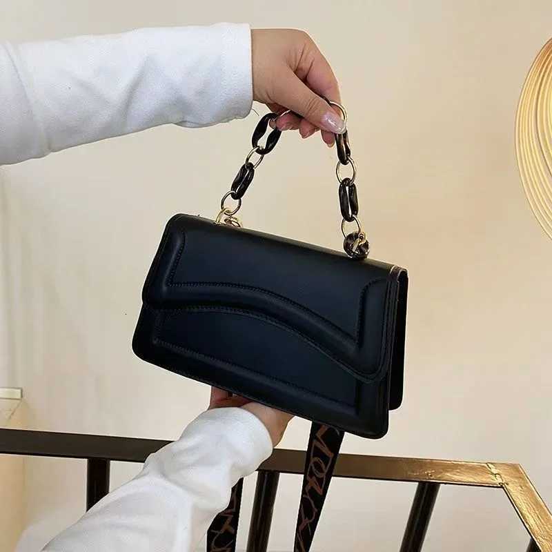 New fashionablesimple and personalized acrylic chain hand-held small square bagwomens beautiful shoulder bag crossbody bagT251206