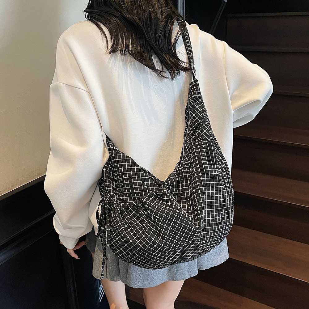Korean Ins Lazy Style Cow Horn Bag Large Capacity Canvas Bag Pleated Plaid Commuting Shoulder Crossbody Bag for WomenT251206