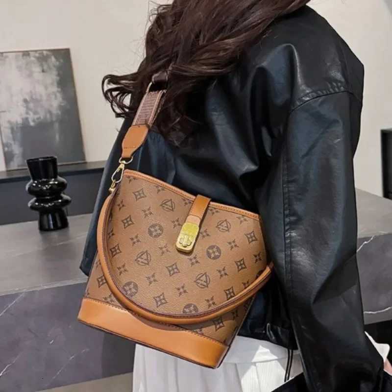 Retro Floral Bucket Bag for Women New European and American Fashionable Printed Handbag Single-shoulder Crossbody BagT251205