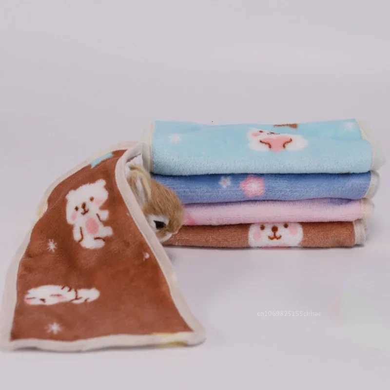 Warm Hamster Guinea Pig Blanket Small Pet Item Soft Bed Sleep Mat Flannel Fleece Pad for Rabbit Hedgehogs Small Pet Accessories M251206