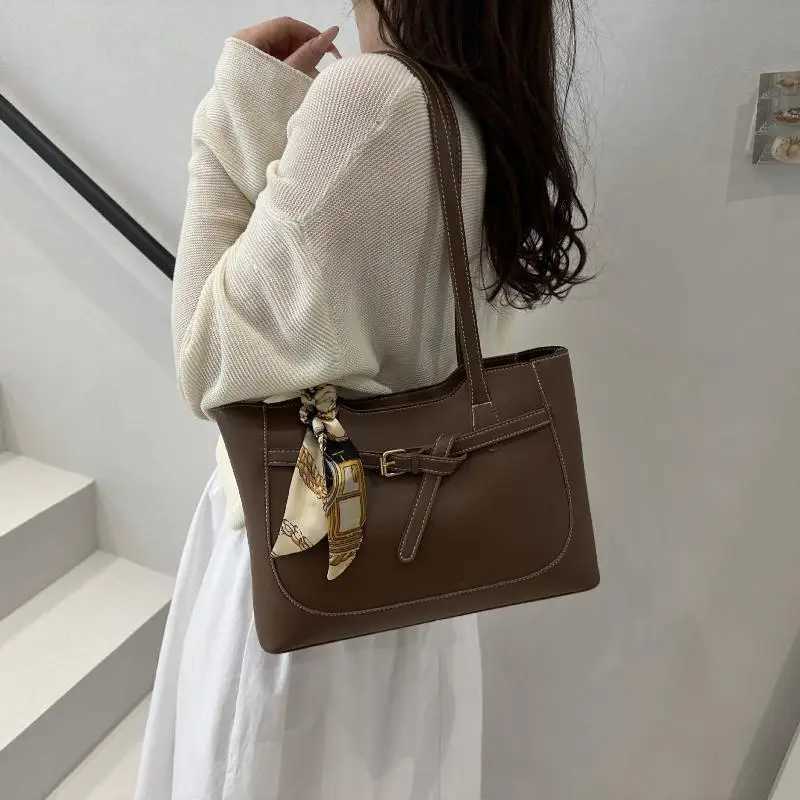 Retro Commuter Shoulder Bag Fashion Simple PU Leather Tote Bag Underarm Bag Female Versatile Large Capacity HandbagT251205