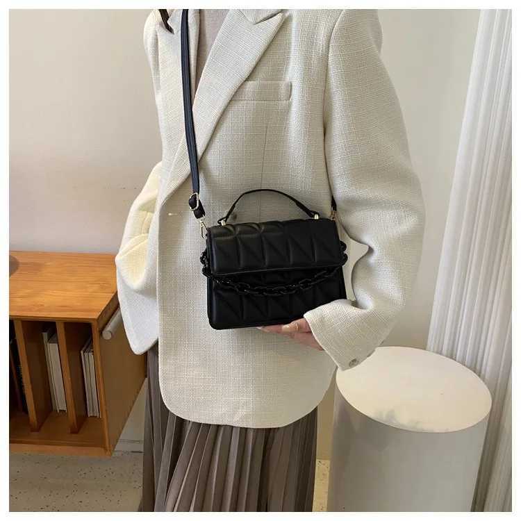 Simple design retro portable small square bag womens bag versatile autumn and winter new chain bag shoulder messenger bag diamoT251205