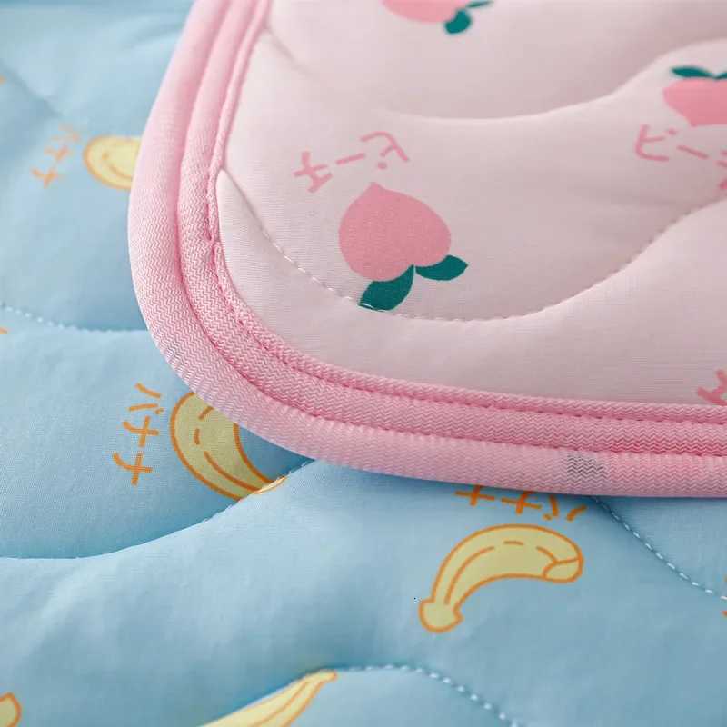 Small Pet Cooler Mat Summer Ice Silk Cool Feeling Pet Mat Hamster Kennel Mat Guinea Pig Chinchilla Rabbit Small Pet Cooling Mat M251206