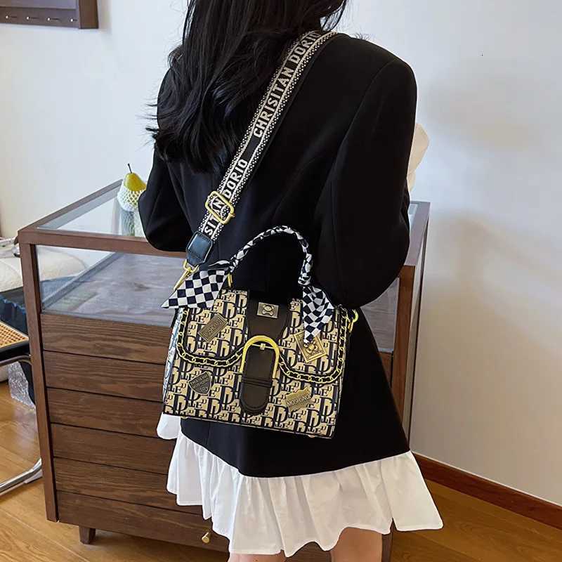 221812cm Women Shoulder Bags Designer Crossbody Shoulder Purses Handbag Women Clutch Travel tote BagT251205