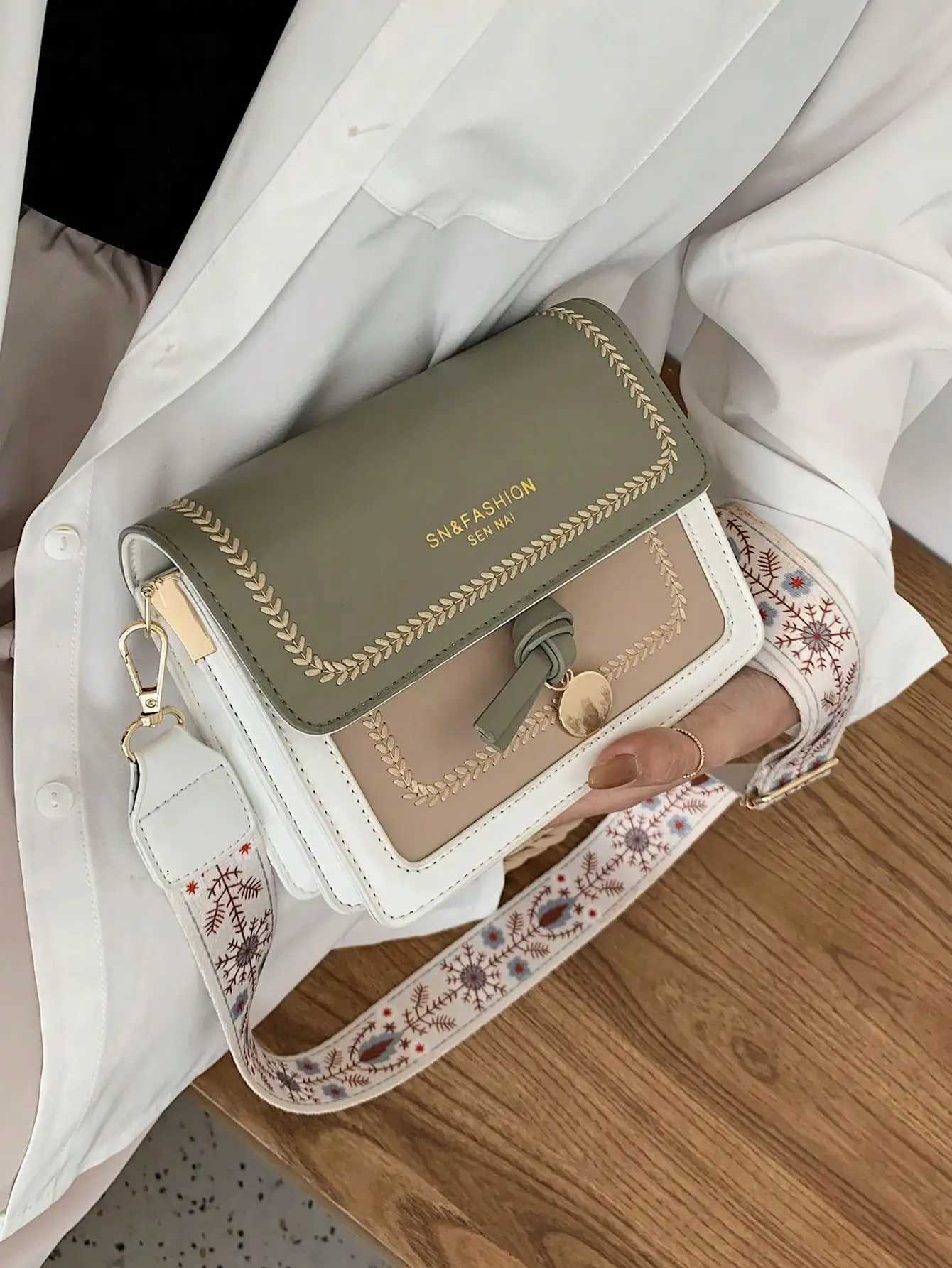 Fashionable Bag for Women Versatile New Crossbody Bag Casual Contrasting Color Small Square Bag Wide Shoulder StrapT251206