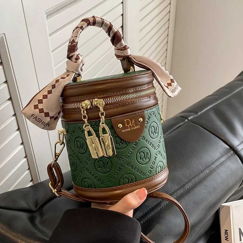 High-end Textured Small Bag for Women Summer New Niche Design Crossbody Bag Popular Womens HandbagBucket Bag PurseT251206