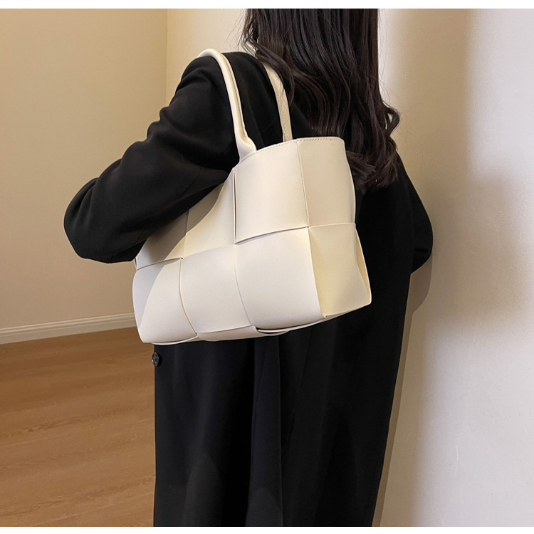 High-end Tote Bag Designer New Fashion Versatile Woven Large Capacity Underarm Shoulder Bag Multiple Colors Free Shipping