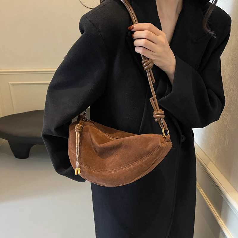 Frosted Retro Bag for Women 2025 New Autumn and Winter Niche Design Faux Suede Shoulder Messenger Commuter Dumpling Underarm BagT251206