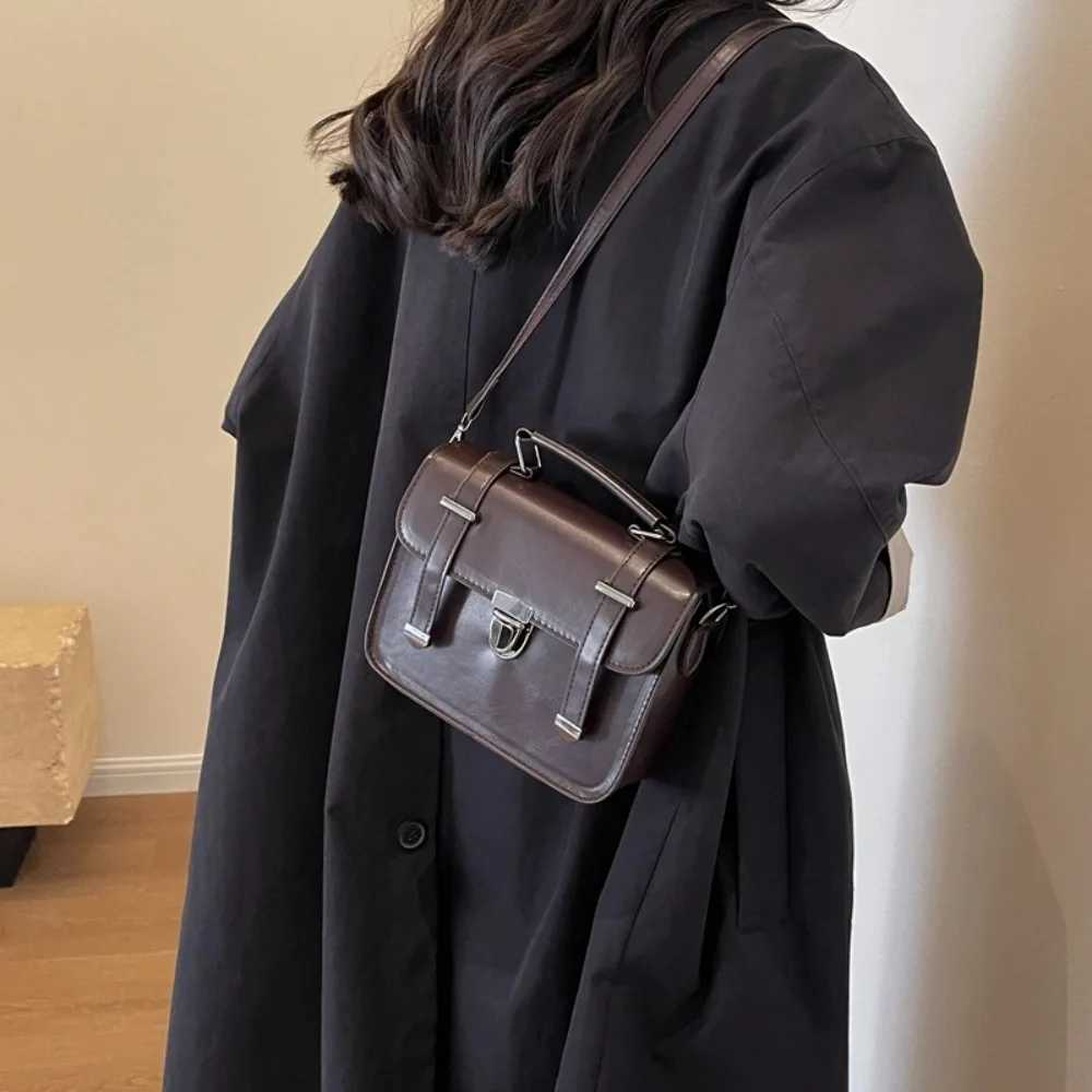 Girls Hundred Retro Small Square Bag Female Students Simple Crossbody College Style Shoulder Handbag Metal Lock Buckle DecoratioT251205