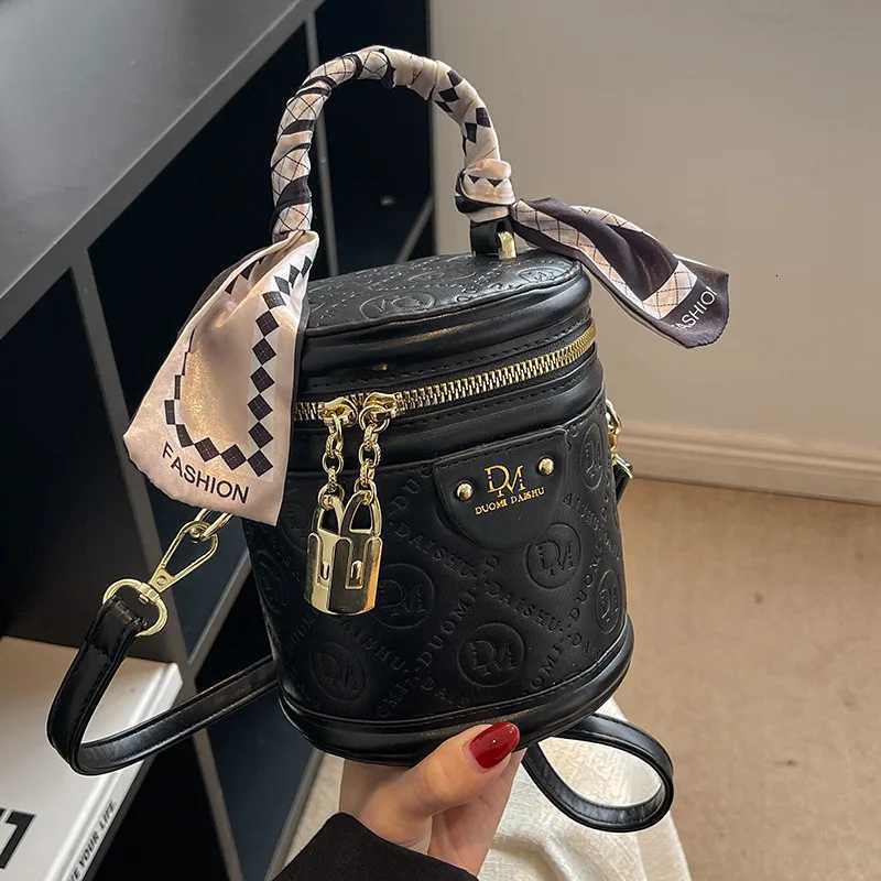 High-end Textured Small Bag for Women Summer New Niche Design Crossbody Bag Popular Womens HandbagBucket Bag PurseT251206