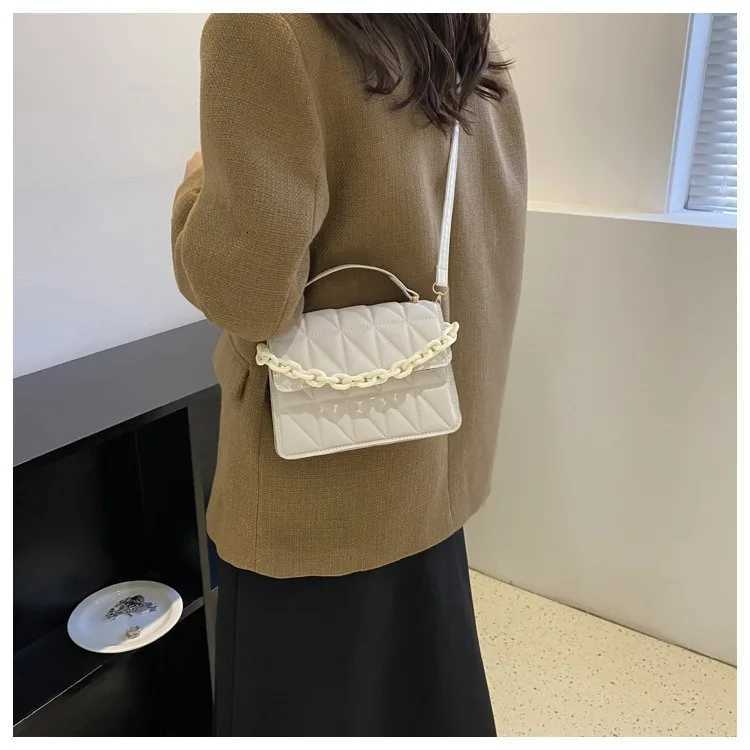 Simple design retro portable small square bag womens bag versatile autumn and winter new chain bag shoulder messenger bag diamoT251205