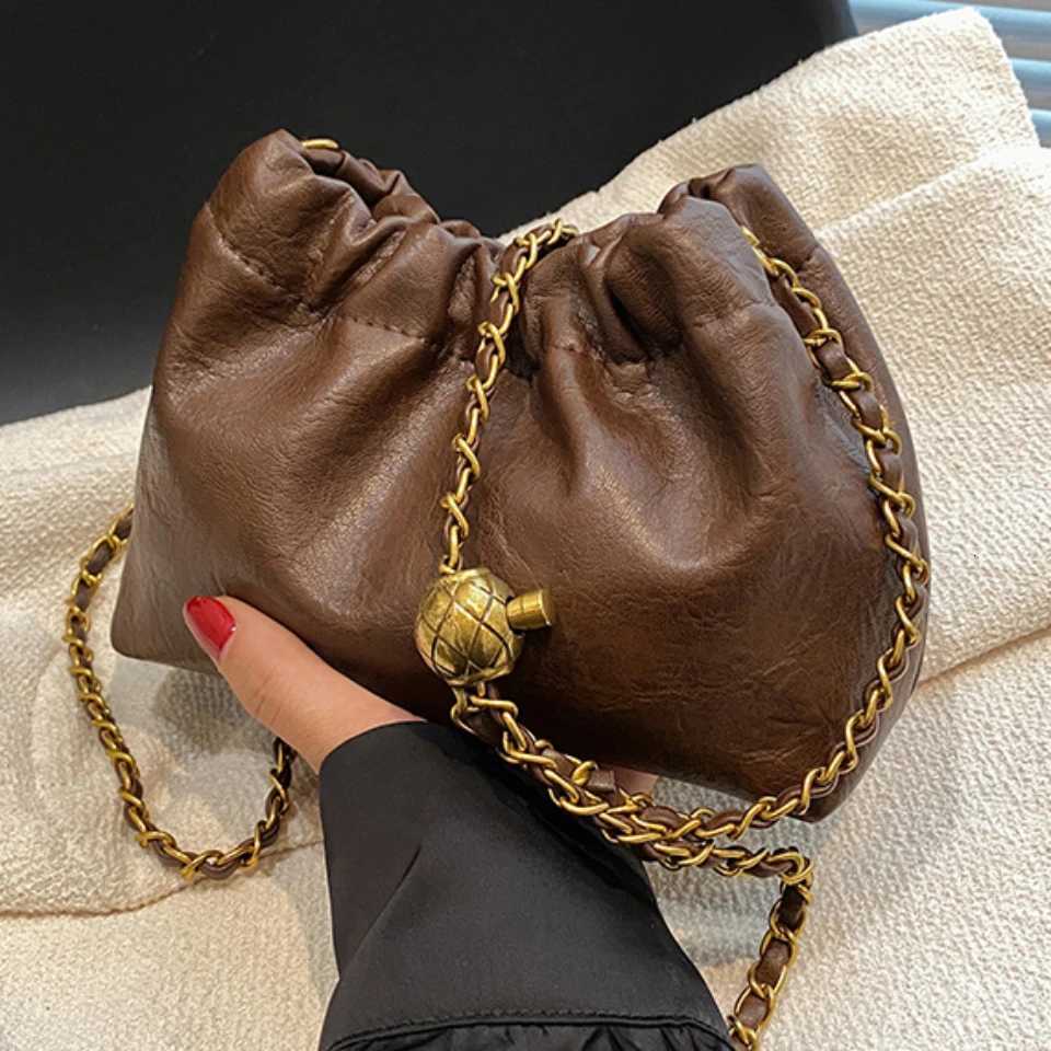 Womens chain shoulder bag PU leather crossbody bag handbag all casual pleated vagabonds bag womens fashion purseT251206
