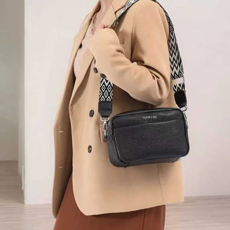 Unisex Canvas Crossbody Bag Stylish Square Camera Purse with Wide Strap Minimalist Versatile for Men/Women Casual Chic NeT251206