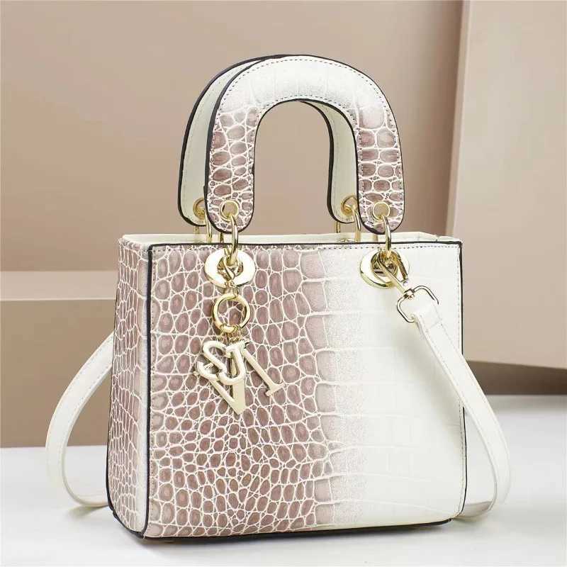 2025 New Designer Crocodile Leather Women Shoulder Bag High Quality Tote Lady Bag Luxury Womens Crossbody Bag HandbagT251205