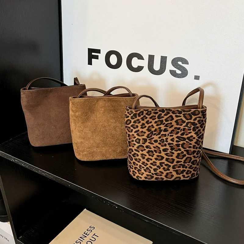 Design PU Suede Leopard Shoulder Bags for Women 2025 New Winter Crossbody Bag Females Luxury Handbags and Purses BucketT251206
