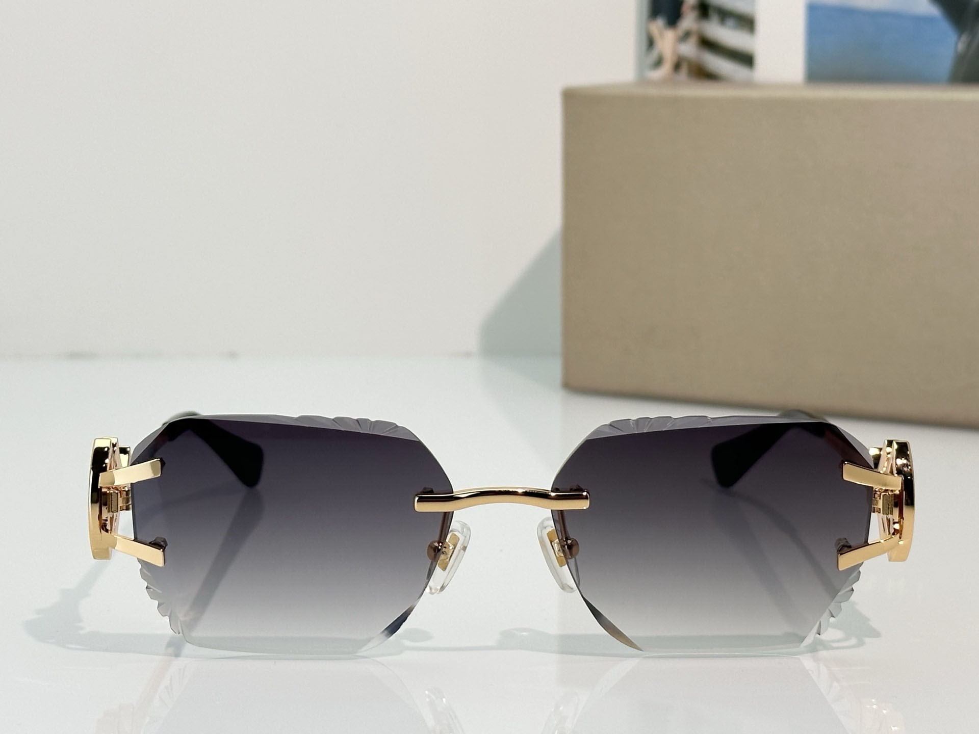 Luxury Designers Womens Sunglasses For Women Men Sun Glasses Mens 1817 Designer Fashion Style Protects Eyes Random Box