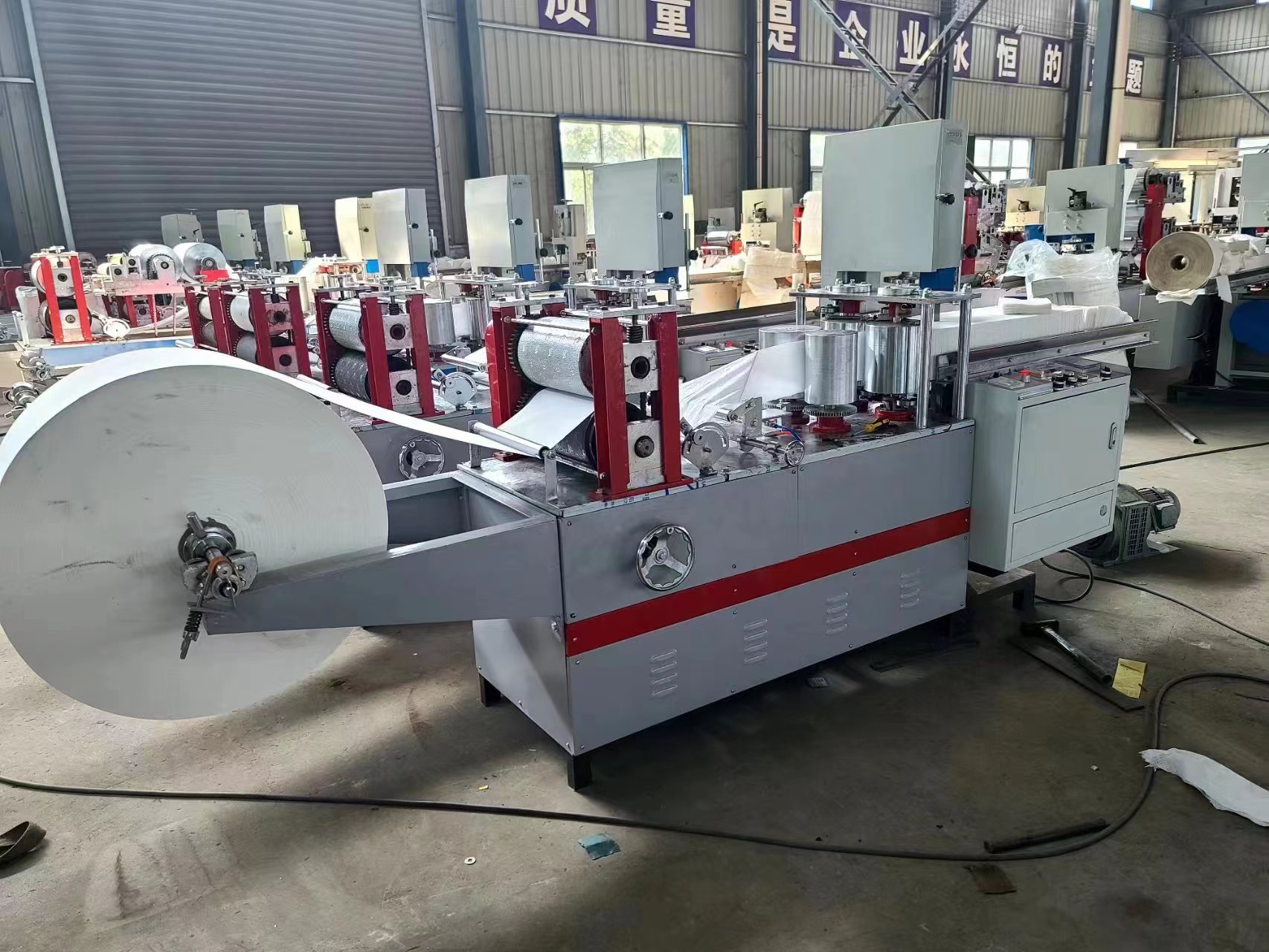 Versatile Napkin Folding Machine for High-Volume Catering and Restaurant Napkin Preparation