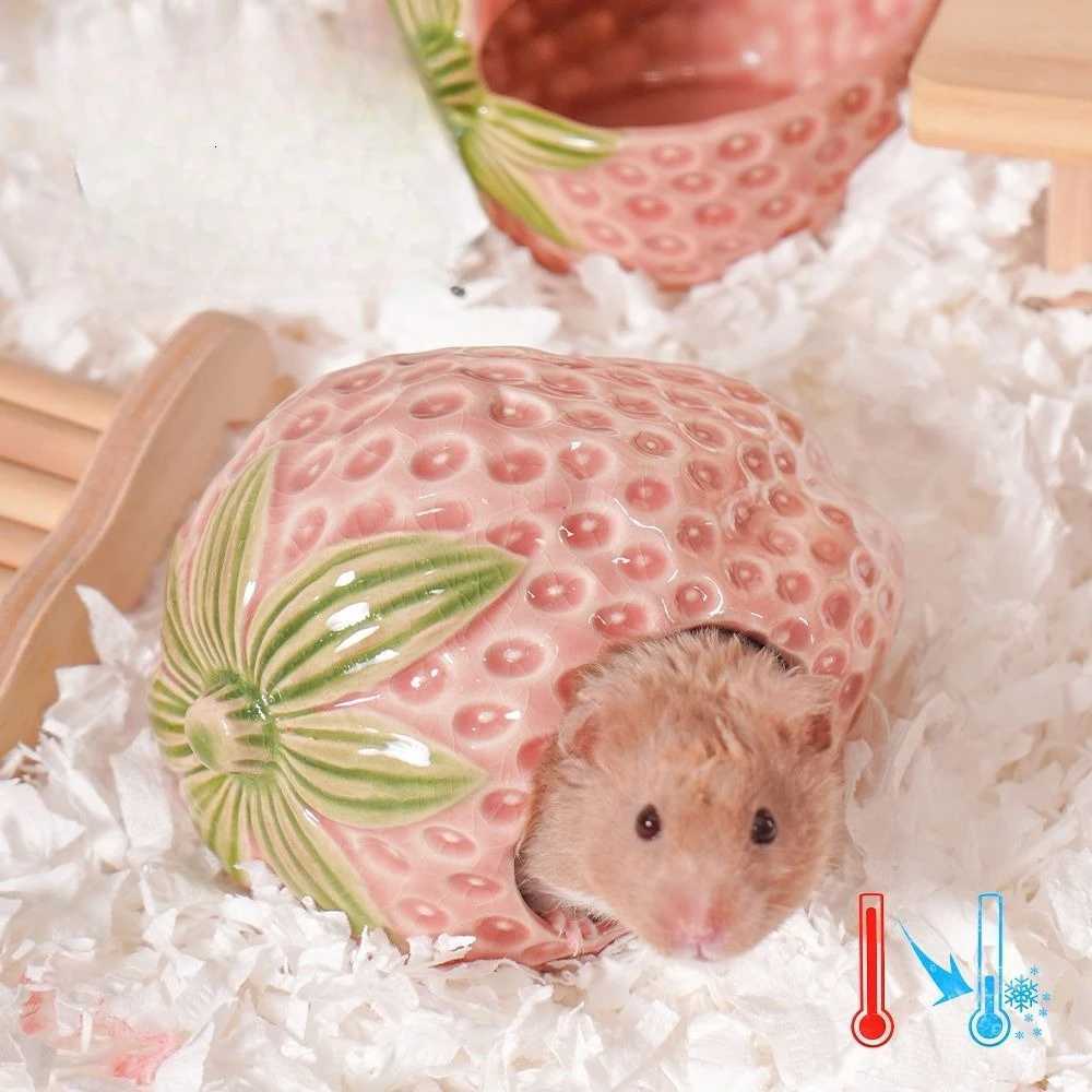 Cute Ceramic Strawberry House Pet Items Hamster Cage Small Pet Bowl for Rabbit Ferret Rat Chinchilla Hedgehog Pet Products M251206