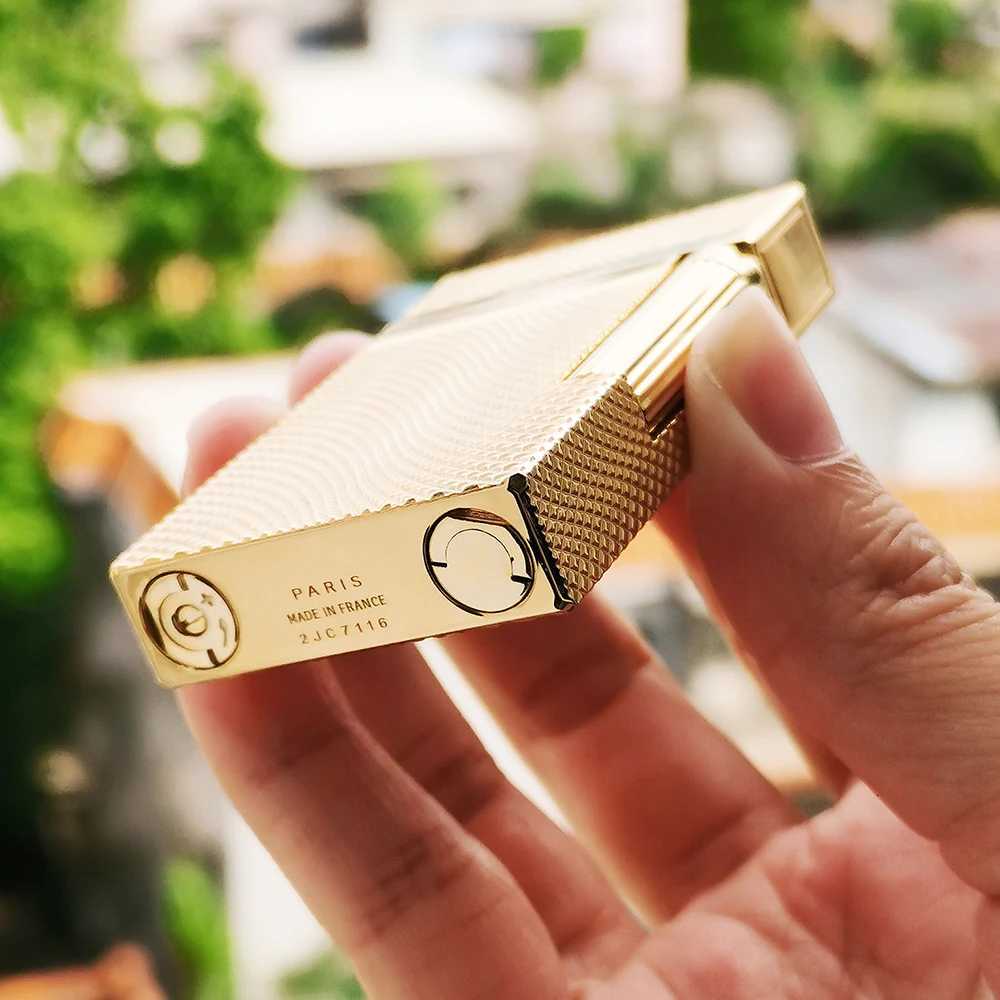 2025 Luxury Branded Metal Cigarette Gas Lighter Space Distortion Pattern Smoking Gadgets Tobacco Tools Man Birthday Gift H251206