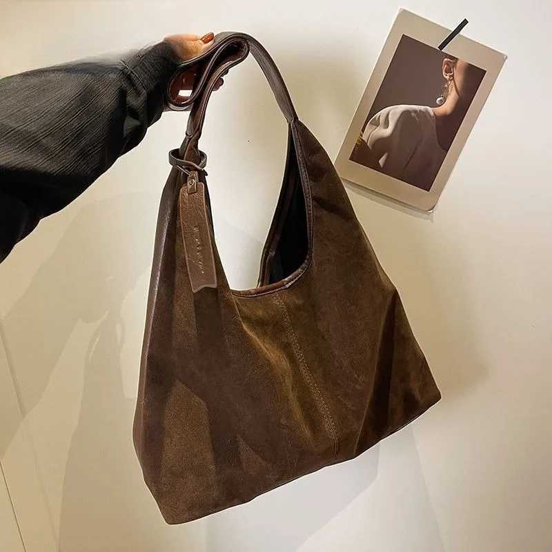 Women Suede Shoulder Bag with Zipper Hobo Bag Large Capacity Handbag Slouchy Bag Commuter Travel BagT251205