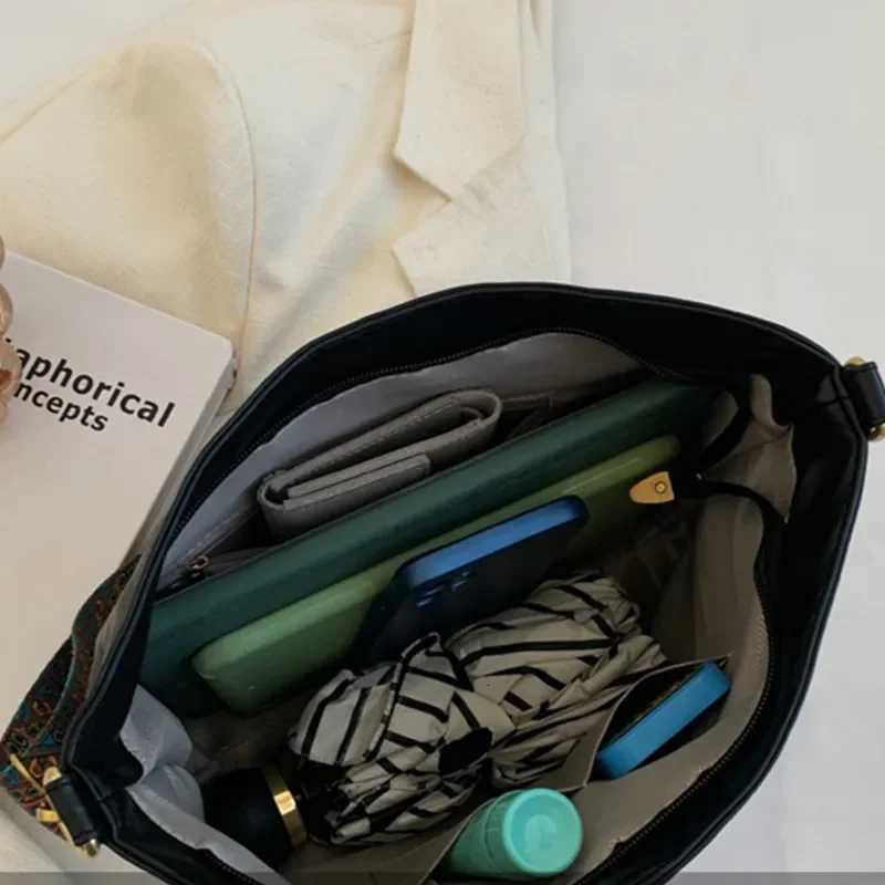 Popular Bucket Bag For Women Luxury Shoulder Bag High Quality Crossbody Bag Designer Large Capacity Messenger Bag Handbag TotesT251205