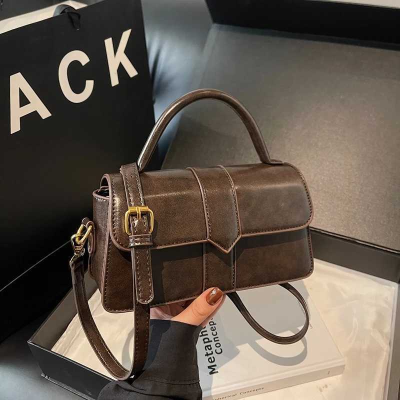 Autumn and Winter Retro Portable Small Square Bag Womens New High-end Sense Niche Popular Shoulder Crossbody Bag Mobile Phone CT251205