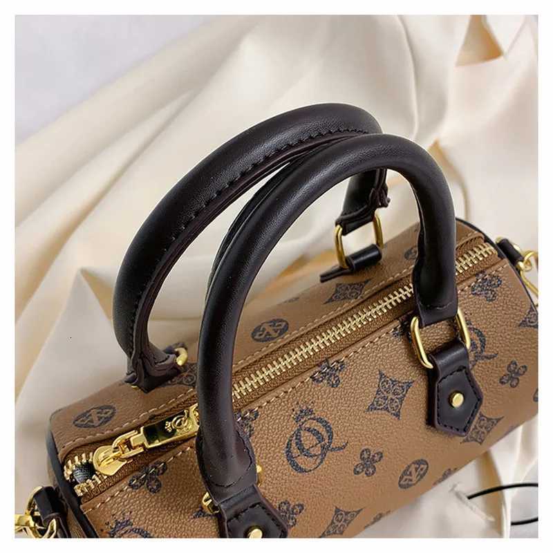 Womens Luxury Crossbody Bag 2025 Hot Selling New Fashion Retro Printed Handbag High Quality PU Leather Boston Shoulder Bag ToteT251205