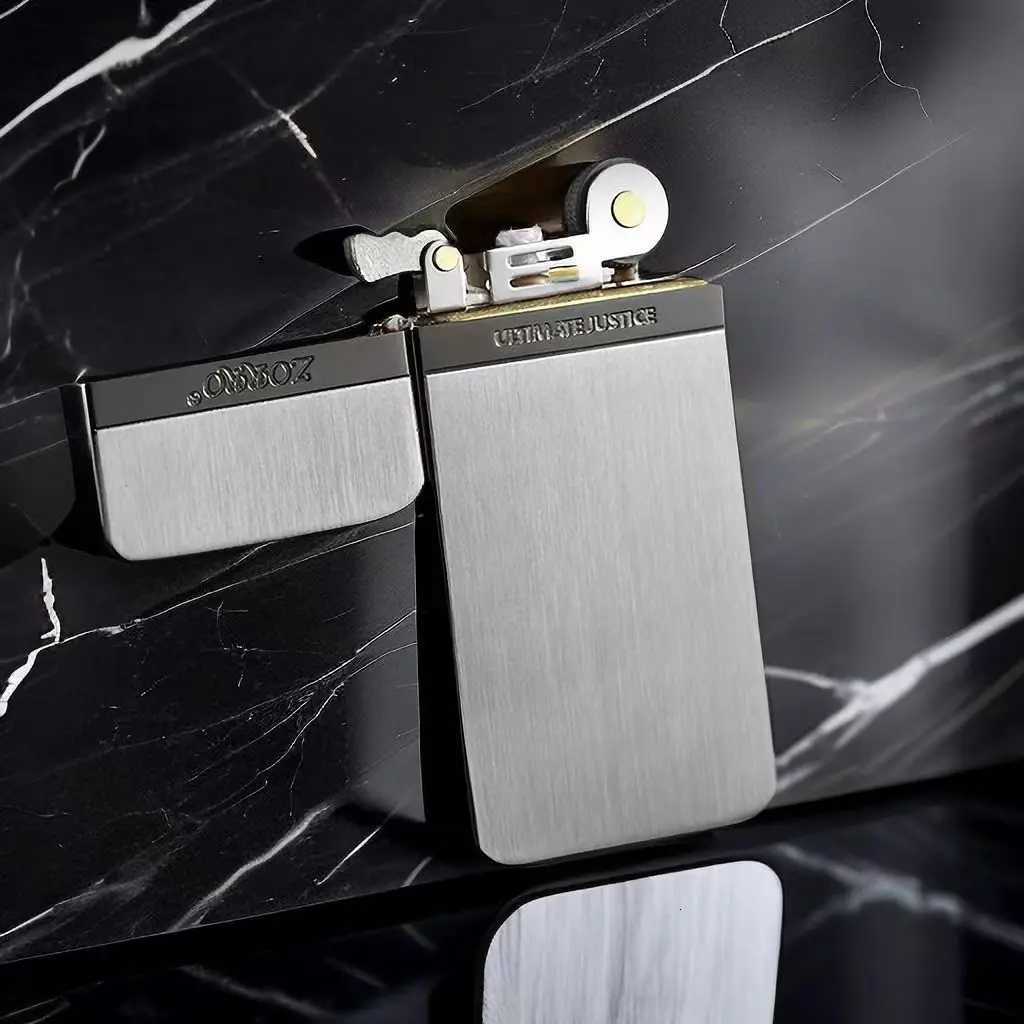 Thin e Copper Kerosene Lighter Flint Wheel Ignition Windproof Cigarette Lighter Smoking Gadget 06CM H251206