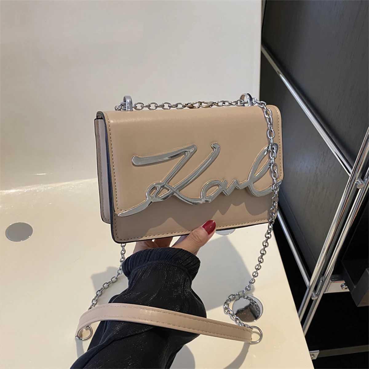 Fashionable Crossbody Bag Solid Color Shoulder Bag Metal Letter ChainLink Strap Featuring Magnetic Button for Daily UseT251206