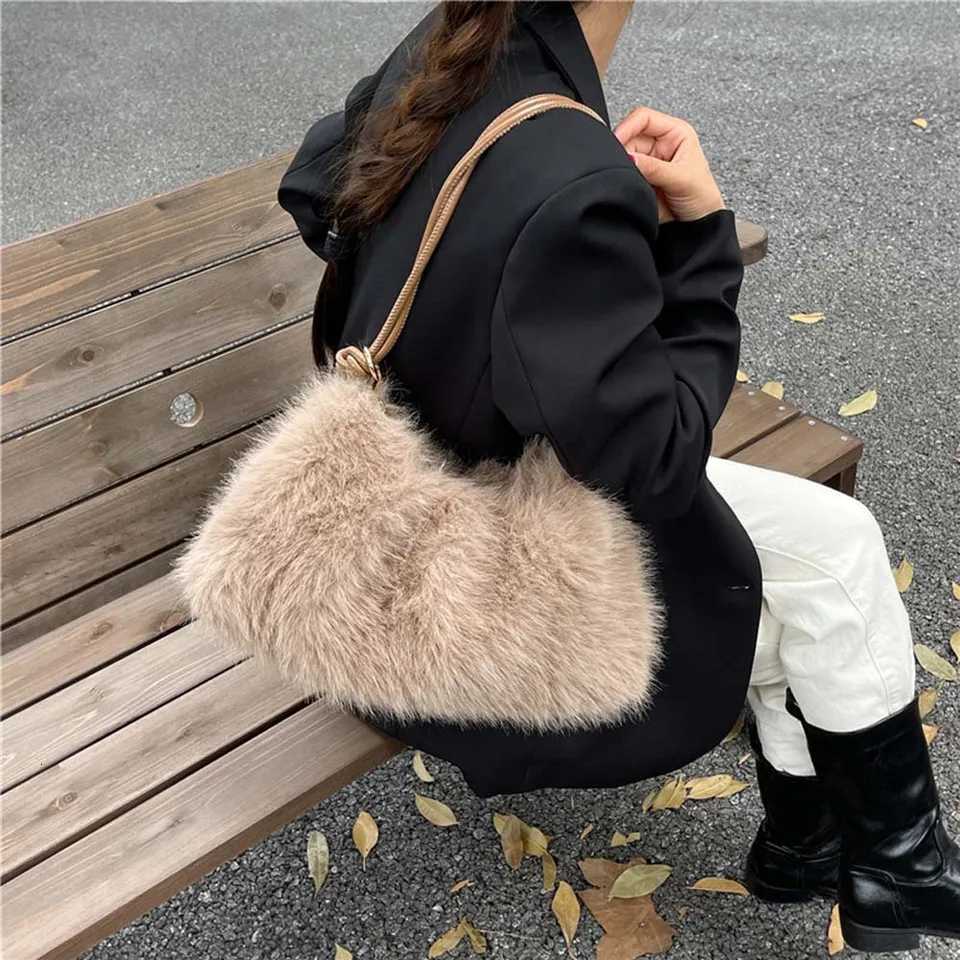 Korea Premium Elegant HandbagFashionable Autumn Winter Plush Shoulder Bag Lightweight Large Capacity Commuting Crossbody BagT251206