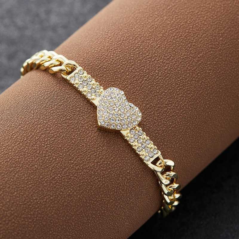 Elegant Luxury Inlaid Zircon Heart Bracelet for Women Fashion Cuban Chain Chic Engagement Wedding Jewelry Gift W251206