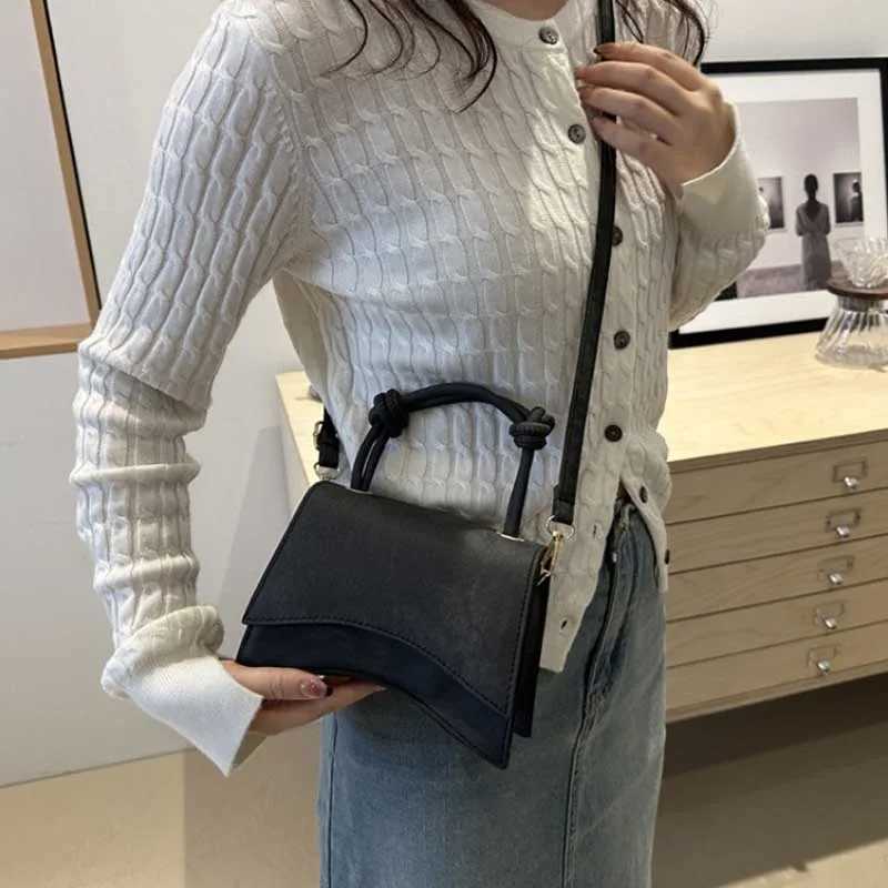 Fashionable Womens Shoulder Bag Pure Color Trendy Crossbody Bag Simple Casual Diagonal Bag Small Square Bags for Autumn bolsosT251206
