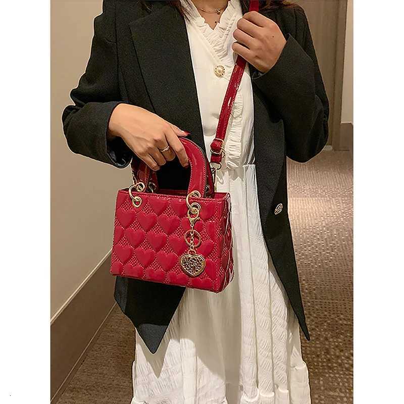 Red Love Patent Leather Bright Surface Handbag High-end Design Sense Wedding Bag Womens New Fashion All-matching Crossbody BagT251206