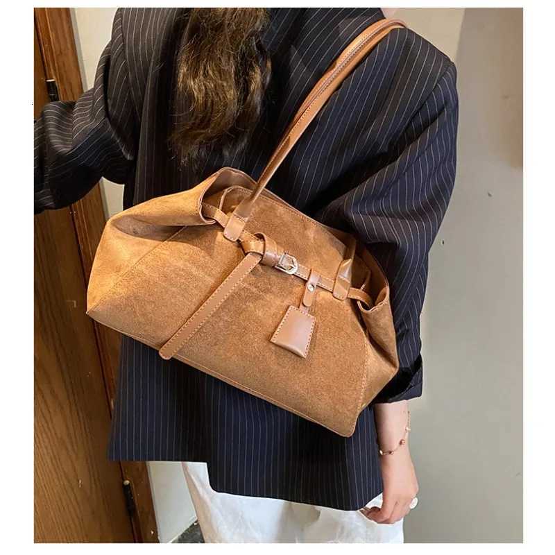 Suede Shoulder Bag Premium Large Capacity Tote Bag Fashion Versatile Commuter Underarm BagT251205
