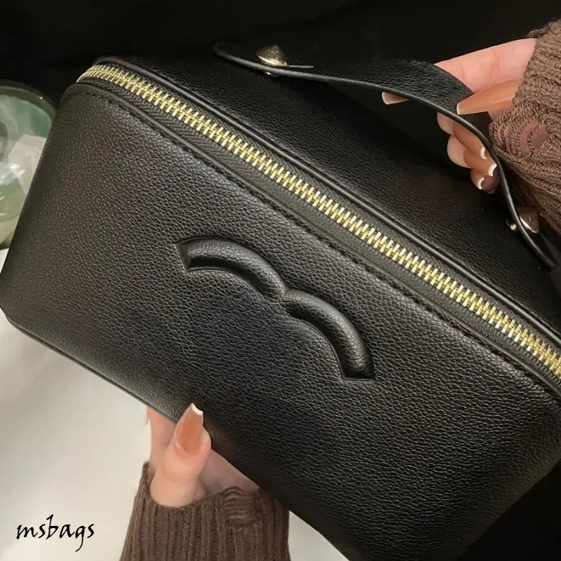 Designer Large Capacity Cosmetic Bags Woman Toiletries Portable storage makeup bags Travel make up bags Separate makeup bags from wet and dry