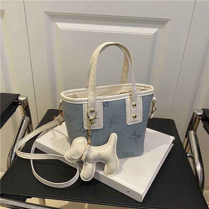 2025 New Summer Dog Accessories Fashion Shoulder Crossbody Bucket Bag Simple Commuter Small High Value Stylish HandbagT251206