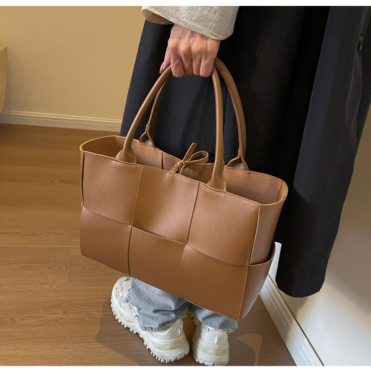 High-end Tote Bag Designer New Fashion Versatile Woven Large Capacity Underarm Shoulder Bag Multiple Colors Free Shipping