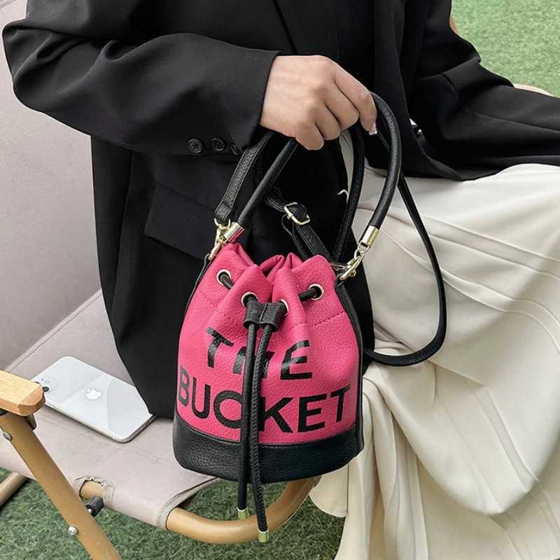 New Fashion Womens Bucket Bag Trend Brand Casual Versatile Shoulder Bag High-end Classic Crossbody Bag Designer Luxury HandbagT251206