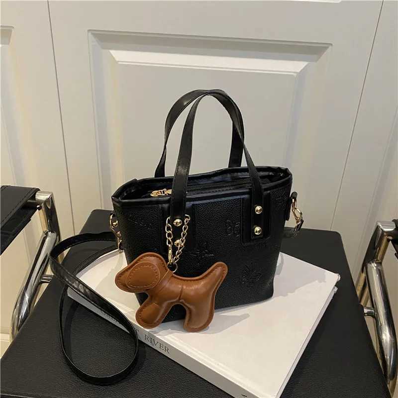 2025 New Summer Dog Accessories Fashion Shoulder Crossbody Bucket Bag Simple Commuter Small High Value Stylish HandbagT251206