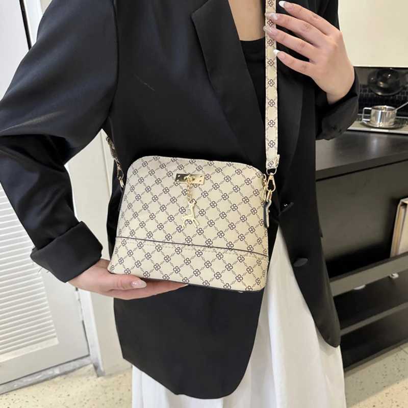 PU Leather Women Shoulder Bag Female Deer Pendant Handbags Girl Small Crossbody Bag Fashion Shell Shape Messenger Bag BolsosT251206